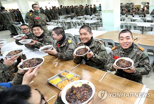 (Yonhap Feature) 'Jjajangmyeon,' a Chinese dish cherished and found only in S. Korea