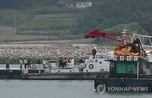 的"世越号"客轮在全罗南道珍岛郡前海发生沉船事故,生还者只有172人