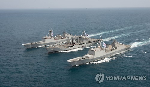 アデン湾で活動する韓国軍艦＝（聯合ニュース）