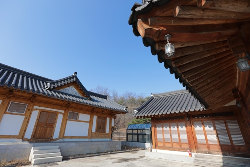 神勒寺新建韩屋开设寺院体验营。(韩联社记者成演在摄)