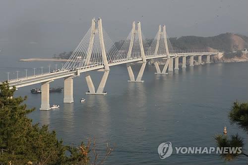 Under Sea Bridge