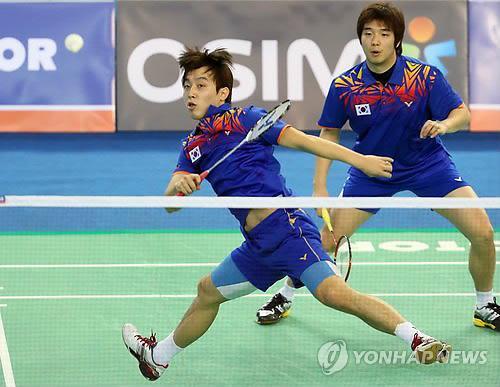 (LEAD) S. Korean men's doubles teams reach round of 16 at Korea Open