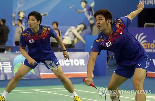 (LEAD) S. Korean men's doubles team reaches semifinals at Korea Open