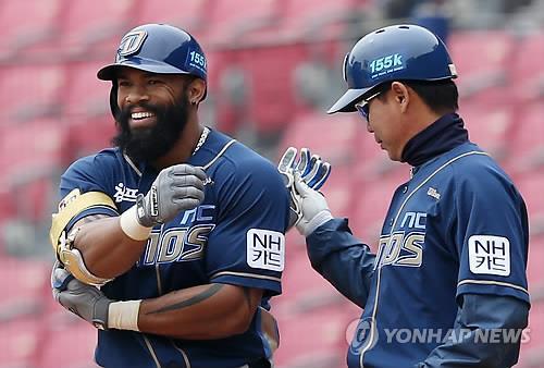 I was checking out Dae-Ho Lee when I found a current picture of Eric Thames  This guy has to be juicing : r/Mariners