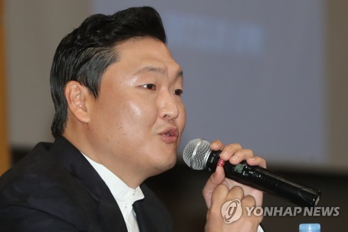 Singer-rapper Psy speaks during a news conference in Seoul on May 10, 2017, to promote his eighth full-length album "4X2=8." (Yonhap)