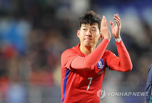 In this file photo taken on Nov. 10, 2017, South Korean forward Son Heung-min claps after the men's national football team beat Colombia 2-1 in a friendly match at Suwon World Cup Stadium in Suwon, Gyeonggi Province. (Yonhap)