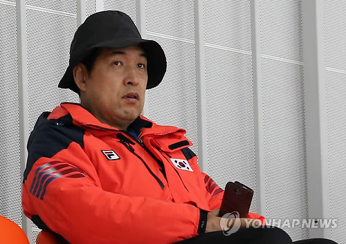 Senior skating official resigns while under gov't probe