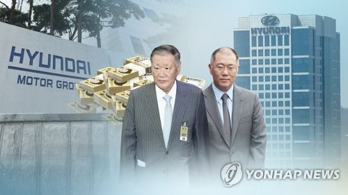 This undated Yonhap News TV image shows Hyundai Motor Group Chairman Chung Mong-koo (L) and his only son and heir apparent Vice Chairman Chung Eui-sun. (Yonhap)