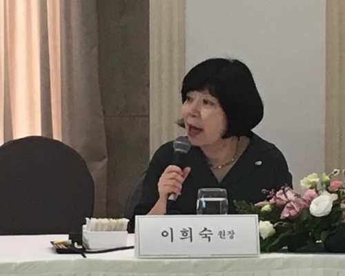 Lee Hee-sook, president of the Korea Consumer Agency, speaks in a meeting with reporters at the Korea Press Center in central Seoul on Sept. 7, 2018. (Yonhap)