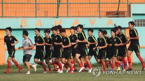 This file photo taken on Aug. 31, 2018, shows South Korea's under-23 national football team players training in Cibinong, Indonesia, for the 18th Asian Games. (Yonhap)