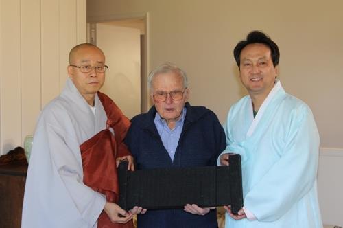 American returns cultural asset to S. Korea after decades