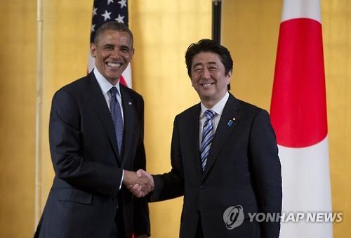 2014년 4월 도쿄에서 만난 오바마-아베(AP=연합뉴스 자료사진)