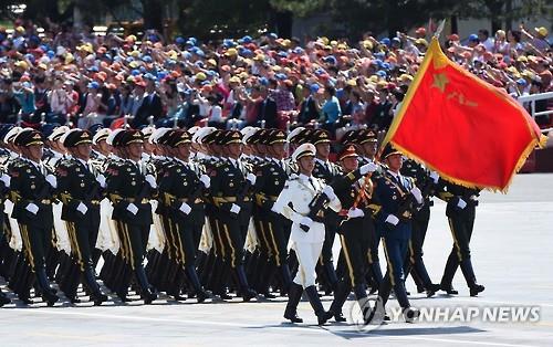 톈안먼 광장에서 열린 열병식에서 행진하는 중국 인민해방군 (AFP=연합뉴스)