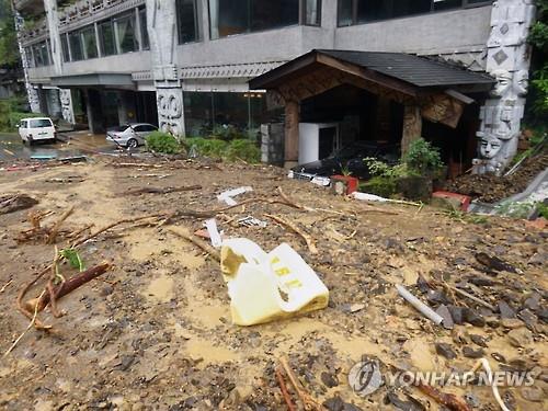 토사가 휩쓸고 간 대만 우라이 온천관광지대(AFP=연합뉴스)