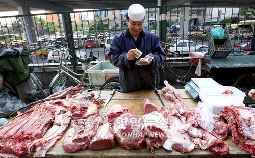 중국 육류 소비 증가 (EPA=연합뉴스 자료사진)