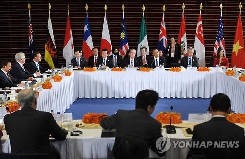 2014년 10월 중국 베이징에서 열린 APEC 정상회담중 중국이 빠진채 TPP협상이 진행되고 있다.(AFP=연합뉴스)