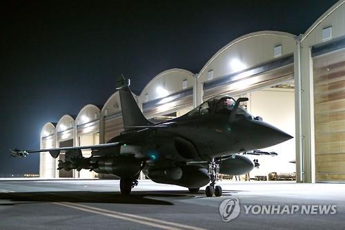 시리아 내 IS 폭격 준비하는 프랑스 전투기(AFP=연합뉴스)