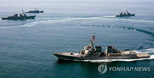 美함정 남중국해 중국인공섬 12해리내 첫 항해(EPA=연합뉴스)