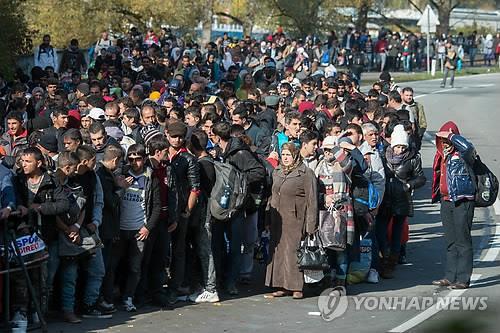 여기서 기다리세요