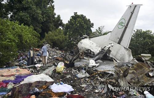 남수단 화물기 추락 현장 (AP=연합뉴스)