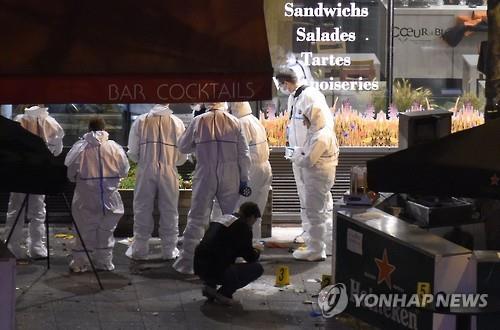 테러 현장 감식하는 프랑스 경찰(AFP=연합뉴스)