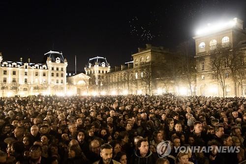 '파리 테러' 애도 물결