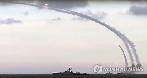 카스피해의 러시아 군함에서 발사되는 순항미사일(EPA=연합뉴스자료사진)