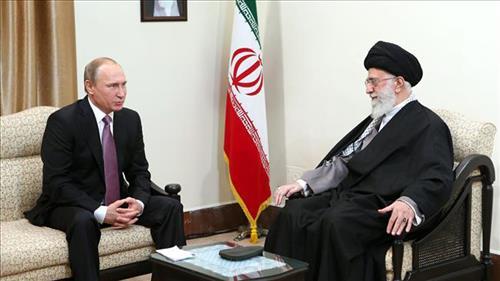 푸틴(좌) 러시아 대통령이 23일 하메네이 이란 최고지도자를 만났다(출처 : 이란 최고지도자 홈페이지)