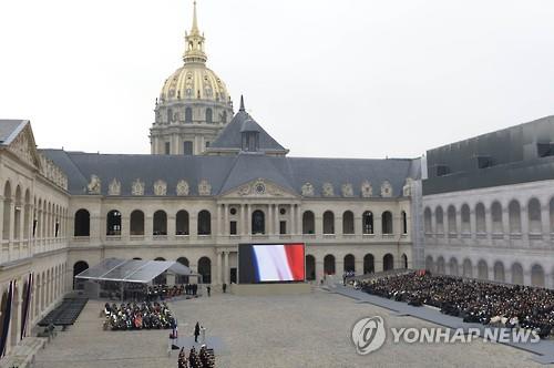 파리 테러 희생자 추도식 열린 앵발리드(AFP=연합뉴스)