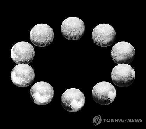 뉴호라이즌스가 촬영한 명왕성 자전 모습 (AP=연합뉴스)