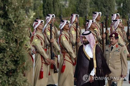 사우디아라비아 국방장관인 모하메드 빈 살만 왕자가 지난 8월 요르단을 방문한 자료사진 (EPA=연합뉴스)