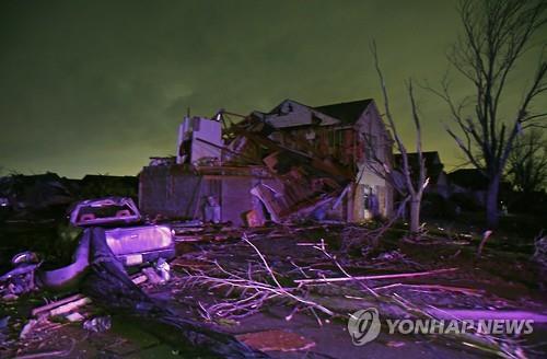 토네이도로 피해를 입은 주택(AP=연합뉴스)