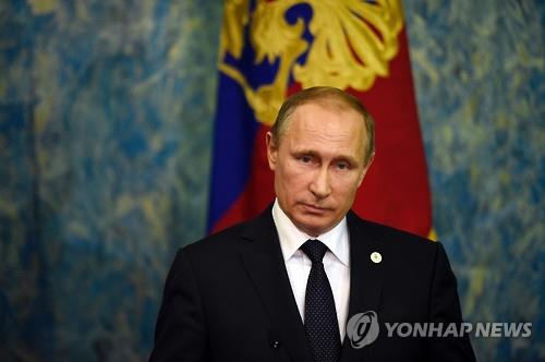 최근 폐막한 파리기후협약 회의에서 기자회견을 연 푸틴 대통령 (AFP=연합뉴스 DB)