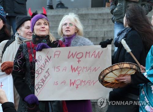 인종주의와 성차별에 반대하는 여성 시위(AP=연합뉴스)