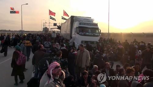 터키 국경 앞에서 발묶인 시리아 난민