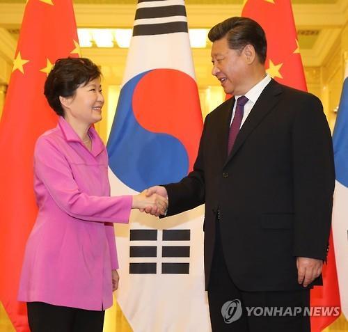 2015년 9월2일 중국 전승절 기념식에 참석한 박근혜 대통령과시진핑 주석(베이징=연합뉴스)