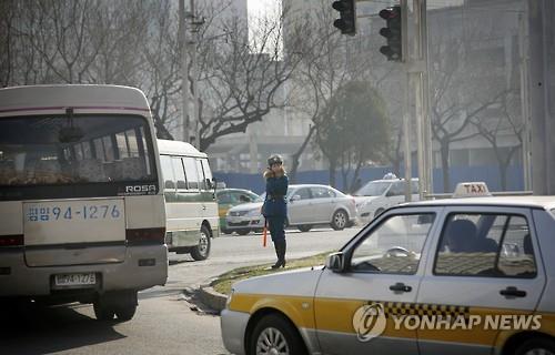 북한 평양의 교통체증 (AP=연합뉴스 자료사진)