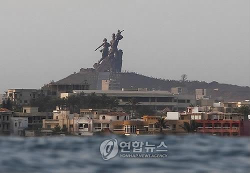 세네갈에 있는 '아프리카 르네상스 기념상' (EPA=연합뉴스 자료사진)