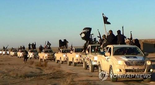 2014년 배포된 IS 병력의 차량행렬 자료사진 (AP=연합뉴스)