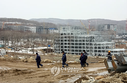 러시아 건설 현장의 북한 노동자들 [연합뉴스 자료사진]