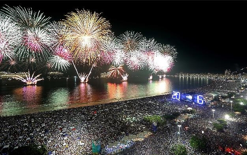 경제 어렵지만…리우 코파카바나 불꽃축제 200만명 참가할 듯