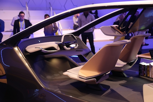 홀로그램으로 작동하는 BMW의 미래 콘셉트 차량