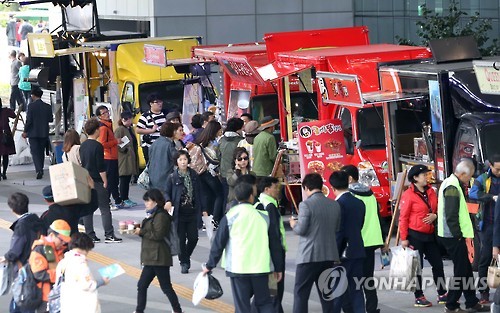 볼거리·먹거리 한곳에…대구시 푸드트럭 축제 개최