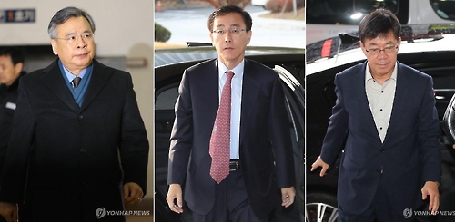 박영수 특검(왼쪽), 김수남 검찰총장(가운데), 이영렬 본부장(오른쪽)