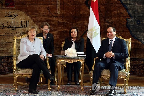 정상회담하는 메르켈 독일 총리(왼쪽)와 엘시시 이집트 대통령 [EPA=연합뉴스]