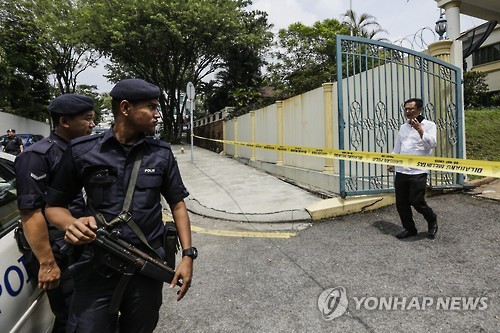 말레이 북한대사관 앞에 쳐진 폴리스라인[epa=연합뉴스]