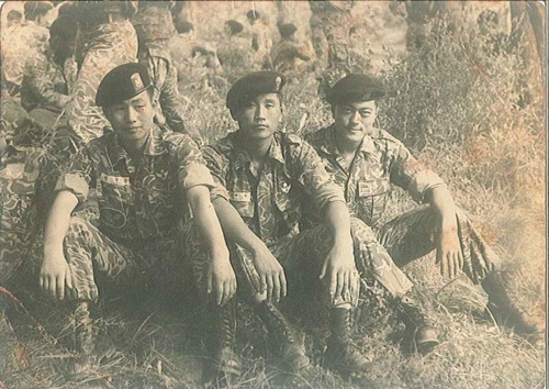 특전사 군복무 시절의 문재인 당선인(오른쪽)