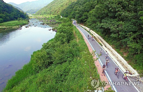 아름다운 자전거길…임실 섬진강 길 더 아름다워진다 