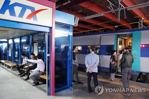천안아산역서 KTX 열차 고장…승객 824명 30분간 발 묶여