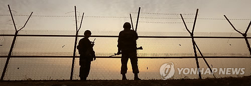 해안 경계중인 해병대 장병[연합뉴스 자료사진]